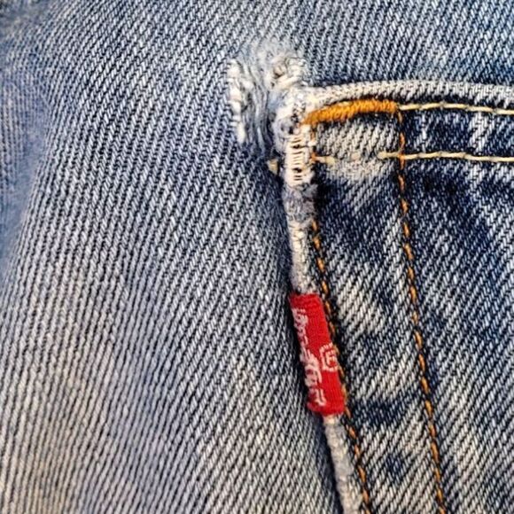 Levi's Light Wash 550 Distressed Jeans Size 36x36 - Picture 5 of 7